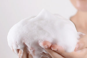 【混合肌・くすみ・ザラつき】スクラブすら痛い敏感期の「お清め洗顔」。ダイコン×竹炭で叶える角質リセット術